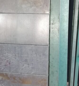 ¿Qué calibre de lámina se usa para una puerta?
