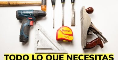 ¿Qué herramientas necesito para hacer una puerta de madera?