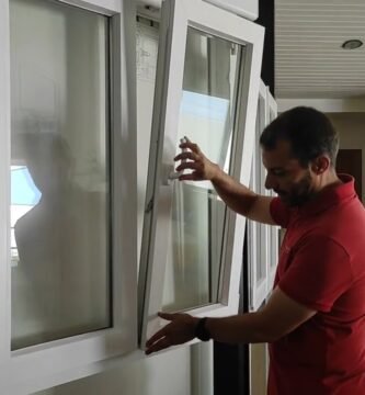 cómo ajustar ventanas que no cierran bien para evitar filtraciones de agua