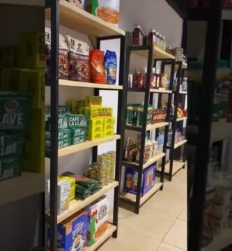 cómo hacer estanterías con madera reciclada sin taladro industrial