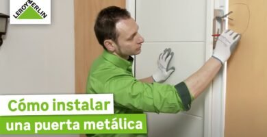 cómo instalar una puerta de metal en exteriores en barrios residenciales