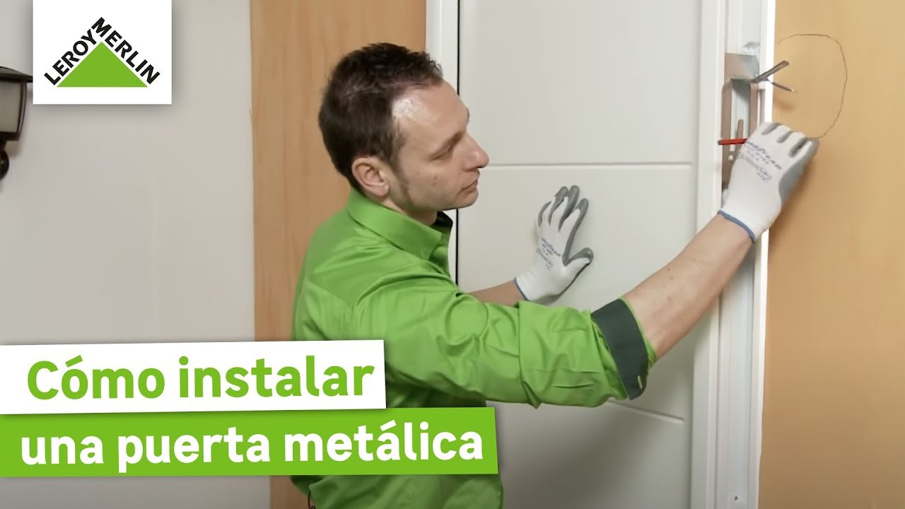 cómo instalar una puerta de metal en exteriores en barrios residenciales