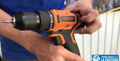 cómo usar un taladro inalámbrico con acabados rústicos