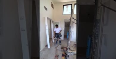 errores comunes al instalar puertas interiores en terrenos inclinados